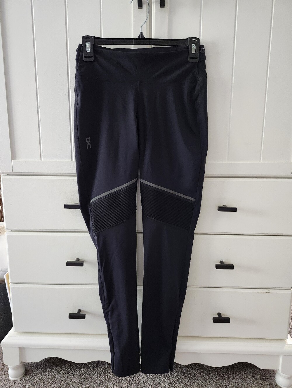 On Running Womens Leggings with Knee Paneling Swiss Engineering Sz S